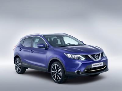 Накладка  на передний бампер Nissan Qashqai 2014.