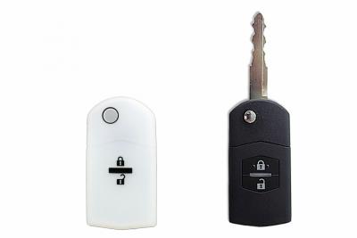 Силиконовый чехол Mazda, белый (для двухкнопочного ключа Мазда 2,3,5,6, CX-7, MX-5, BT-50) .